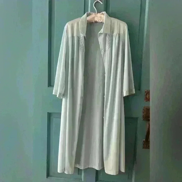 Vintage- Vanity Fair- Robe / Housecoat- Light Teal- Medium - Picture 1 of 9